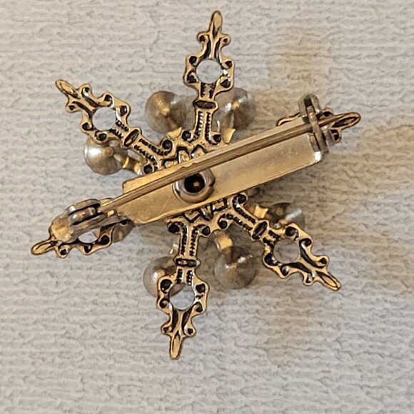 Vintage Rhinestone Snowflake Brooch Pin With Antique Gold Finish - Picture 2 of 3